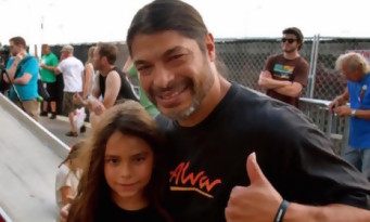 Tye Trujillo, 12 ans, fait ses débuts avec KORN. Son Metallica de papa est fier (vidéo)