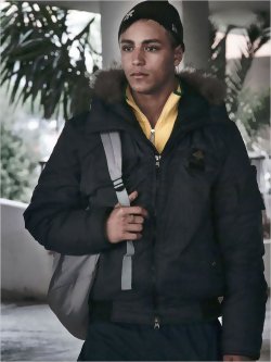 Ali a les yeux bleus