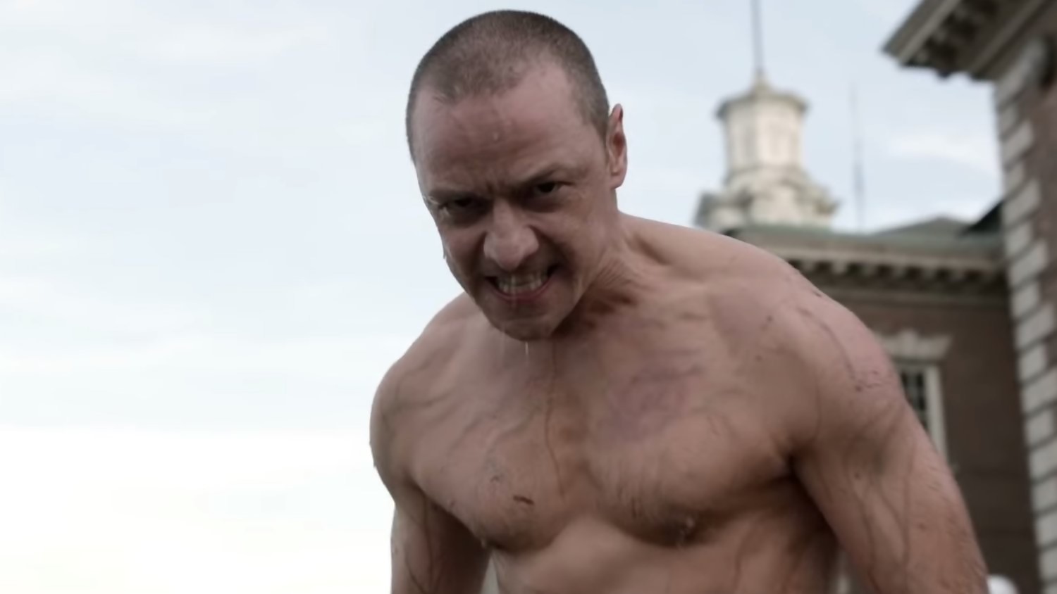 Kevin James Films Et Programmes Tv GLASS : James McAvoy et Bruce Willis s'affrontent dans un spot TV rageur