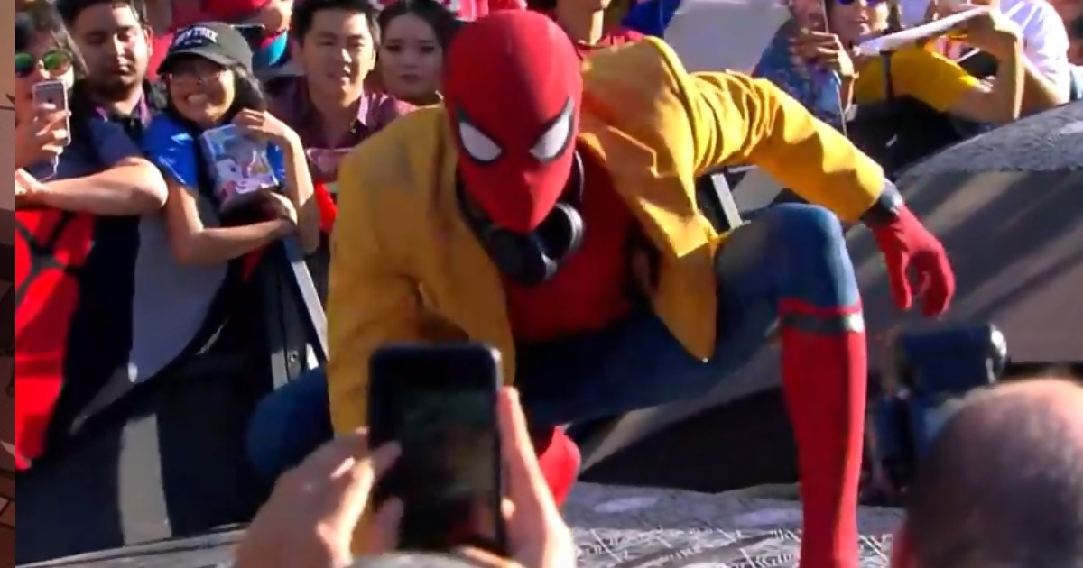 1er Spider Man Avec Tom Holland Spider-Man Homecoming : le salto arrière de Tom Holland à l'avant