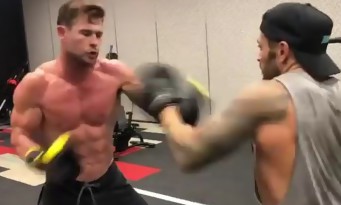 Thor 4 : Chris Hemsworth sort ses muscles - entraînement boxe, surf, musculation